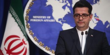 وزارت خارجه ایران: آماده گفت‌ وگو با کانادا برای خدمات کنسولی و پیگیری پرونده مفسدین اقتصادی هستیم