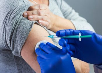 بیش‌تر کانادایی‌ها با واکسیناسیون اجباری کرونا مخالفند