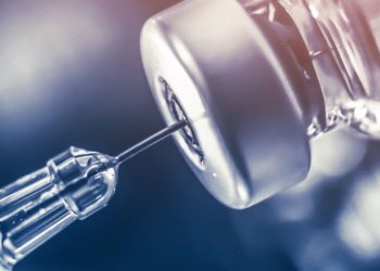 واکسن کرونای دانشگاه آکسفورد در بزرگسالان ایمنی ایجاد می‌کند