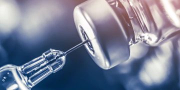 واکسن کرونای دانشگاه آکسفورد در بزرگسالان ایمنی ایجاد می‌کند