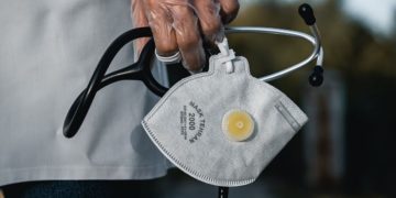 انجمن پزشکی آنتاریو از بدقولی دولت استانی گلایه کرد