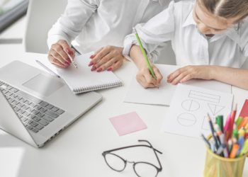 روز اول مدرسه برخی از دانش‌آموزان اتاوایی نامشخص است