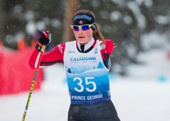 قهرمان اسکی کانادا داوطلبانه به نوجوانان مددجو کمک می‌کند