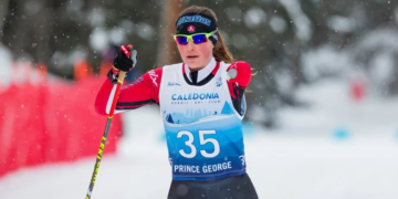 قهرمان اسکی کانادا داوطلبانه به نوجوانان مددجو کمک می‌کند