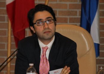 کاوه شهروز مجبور به کناره گیری از هیئت مدیره «مرکز اسناد حقوق بشر ایران» شد