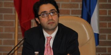 کاوه شهروز مجبور به کناره گیری از هیئت مدیره «مرکز اسناد حقوق بشر ایران» شد