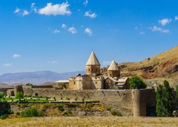 تمرکز جنگ‌طلبان آمریکا بر ایران مسیحیان خاورمیانه را به خطر می‌اندازد