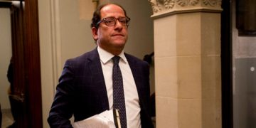 ثبت نام کارمندان غیر ایرانی علی احساسی و خانواده هایشان در کنگره ایرانیان کانادا برای حمایت از «کارزار تغییر و بازسازی»