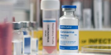 سیاست‌مداران در اولویت دریافت واکسن قرار ندارند