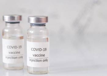 دو شرکت داروسازی تا سال آینده واکسن کرونا به بازار نمی‌دهند