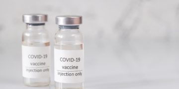 دو شرکت داروسازی تا سال آینده واکسن کرونا به بازار نمی‌دهند