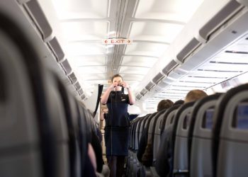 توصیه عجیب سازمان هواپیمایی چین به کارکنان بخش مهمان‌داری