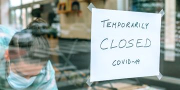 کسب و کارهای غیر ضروری کبک دو هفته تعطیل می‌شوند