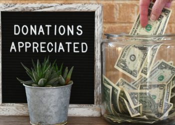 خیریه‌های کانادا با کرونا دسته و پنجه نرم می‌کنند