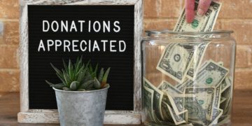 خیریه‌های کانادا با کرونا دسته و پنجه نرم می‌کنند