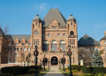 مدیران بلندپایه حزب لیبرال‌ آنتاریو به پارتی‌بازی متهم شدند