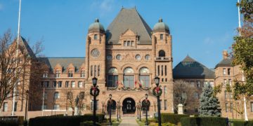 مدیران بلندپایه حزب لیبرال‌ آنتاریو به پارتی‌بازی متهم شدند