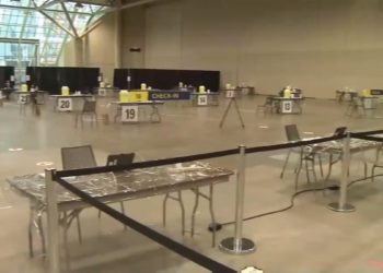 نخستین مرکز بزرگ واکسیناسیون تورنتو افتتاح شد