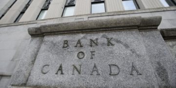 نرخ سود مرجع کانادا کم‌تر از نیم درصد باقی می‌ماند