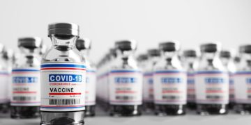 استاد دانشگاه تورنتو: توزیع واکسن کرونا در کانادا کند است