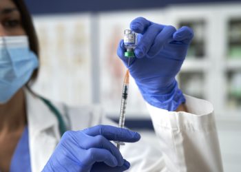 انگلستان به مردم اجازه استفاده از واکسن‌های متفاوت را داد