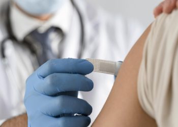 کانادا در زمینه واکسیناسیون از ایالات متحده عقب‌تر است