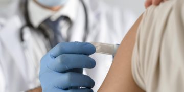 کانادا در زمینه واکسیناسیون از ایالات متحده عقب‌تر است