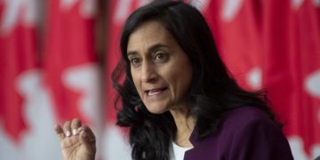 تولیدکنندگان واکسن کرونا حاضر به تولید در داخل کانادا نیستند