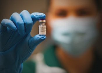 نگرانی‌ها درباره به‌دست‌آوردن شش دُز از یک ویال واکسن کرونا