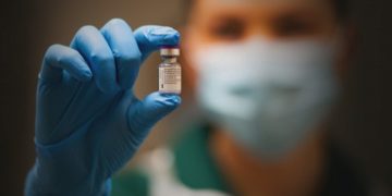 نگرانی‌ها درباره به‌دست‌آوردن شش دُز از یک ویال واکسن کرونا