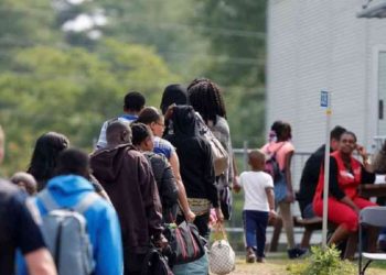 پناه‌جویان کانادا در انتظار مجوز کار به سر می‌برند
