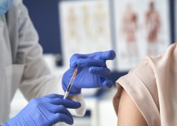 آزردگی خاطر ‌کانادایی‌ها از تاخیر در برنامه واکسیناسیون