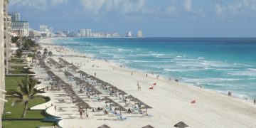 تعلیق پروازهای کانادا صنعت گردشگری مکزیک را نقره‌داغ کرد