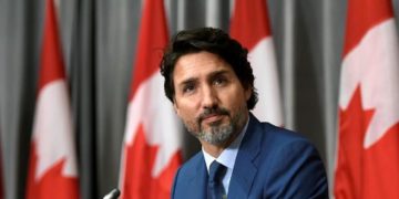 ترودو پیشنهاد انتشار جزییات قرارداد با واکسن‌سازان را نپذیرفت