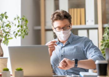 اعطای مرخصی استعلاجی با حقوق سیاست اقتصادی هوشمندانه‌ای است