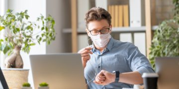 اعطای مرخصی استعلاجی با حقوق سیاست اقتصادی هوشمندانه‌ای است