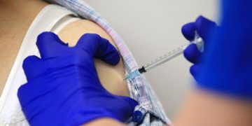 انگلستان اعلام کرد: تا پایان واکسیناسیون شهروندان‌مان واکسن صادر نمی‌کنیم