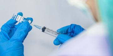 ابهام در تزریق واکسن به آلبرتایی‌های دارای “بیماری مزمن شدید”