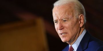 بایدن با زیاده‌خواهی‌های سیاست‌مداران ایالات متحده به شدت درگیر است