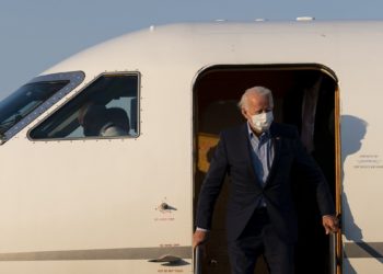 نوام چامسکی: استراتژی هسته‌ای آمریکا آمادگی برای جنگ هسته‌ای با چین و روسیه است