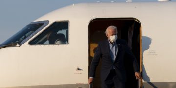 نوام چامسکی: استراتژی هسته‌ای آمریکا آمادگی برای جنگ هسته‌ای با چین و روسیه است