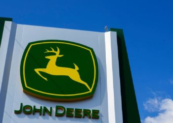 کارمندان شرکت جان دیر  کانادا در خطر اخراج قرار دارند