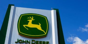 کارمندان شرکت جان دیر  کانادا در خطر اخراج قرار دارند