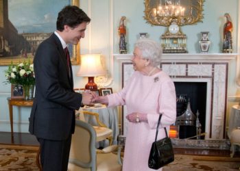 ترودو: زمان مناسبی برای بحث درباره خروج از سلطنت نیست