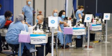 درخواست جدی مقام‌های دولتی کبک از سالمندان: واکسن بزنید