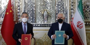 مساله اصلی پاسخ به این پرسش است؛ توافق ایران و چین سودمند یا زیان‌آور؟