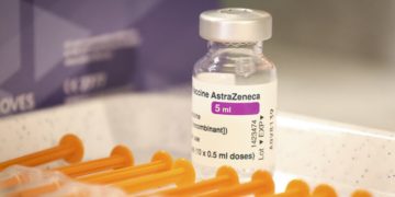 کمیته مشورتی ایمنی‌سازی کانادا: افراد بالای ۳۰ سال می‌توانند آسترازنکا تزریق کنند