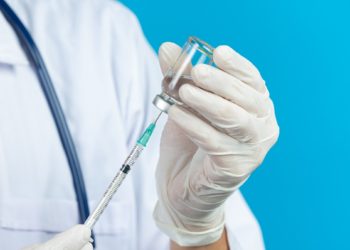 بخش بهداشتی وان آنتاریو به‌جای واکسن کرونا، محلول نمک تزریق کرد