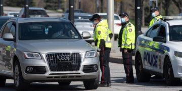 پلیس اتاوا نظارت 24 ساعته بر گذرگاههای مرزی بین استانی را متوقف کرد 6 پلیس اتاوا نظارت 24 ساعته بر گذرگاههای مرزی بین استانی را متوقف کرد