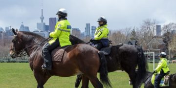 رویکرد جدید پلیس تورنتو؛ بر اجرای فرمان ماندن در خانه نظارت می‌شود